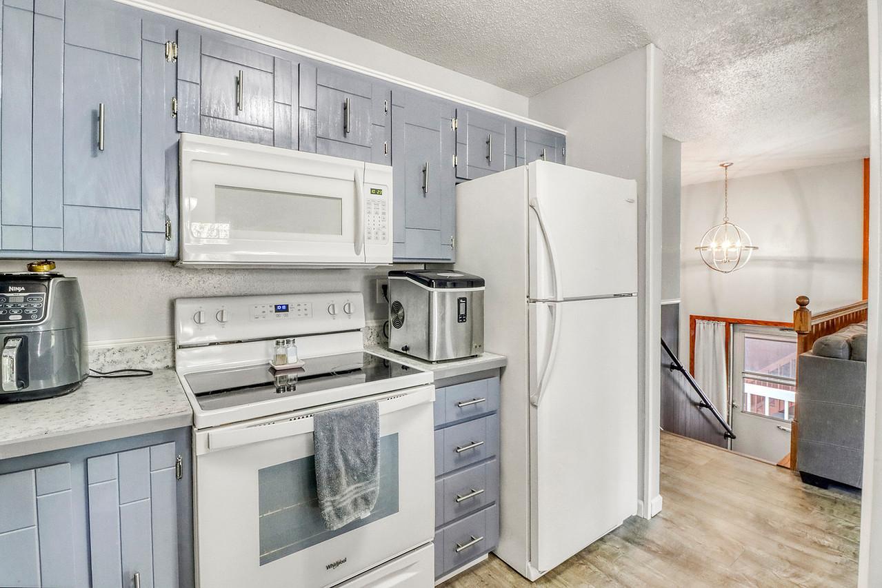 Kitchen1_5-1280.JPG