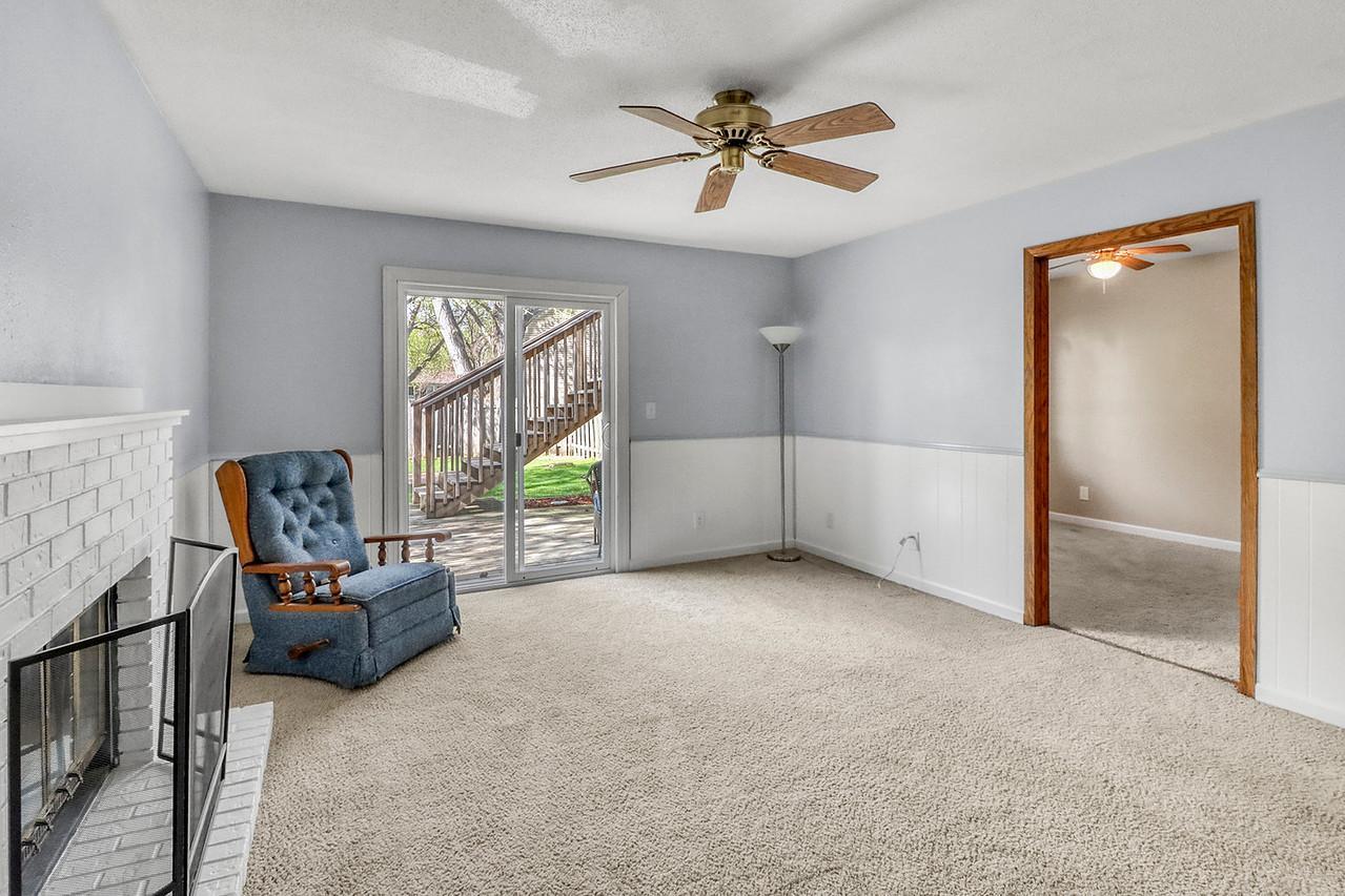 Basement Familyroom1_1-1280.JPG