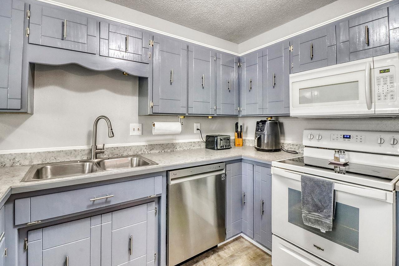 Kitchen1_4-1280.JPG