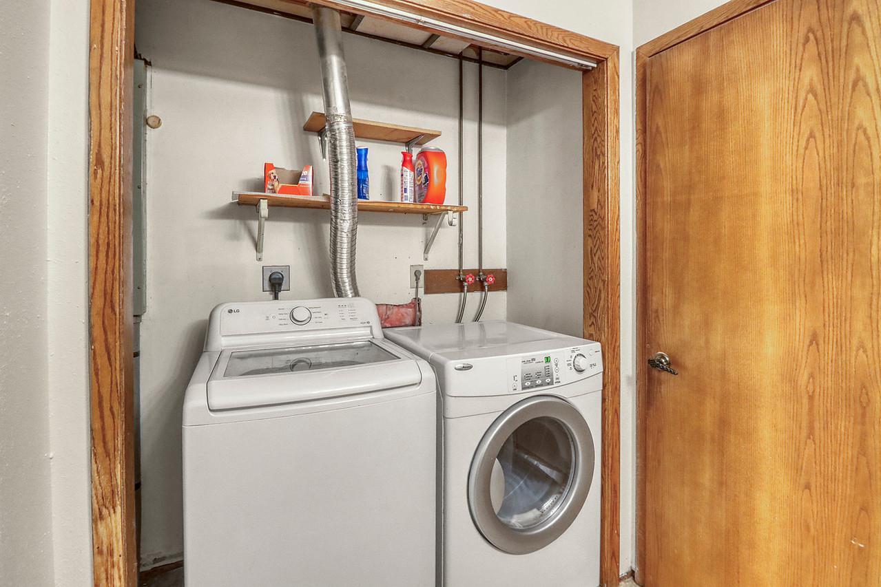 Basement Laundry1_1-1280.JPG