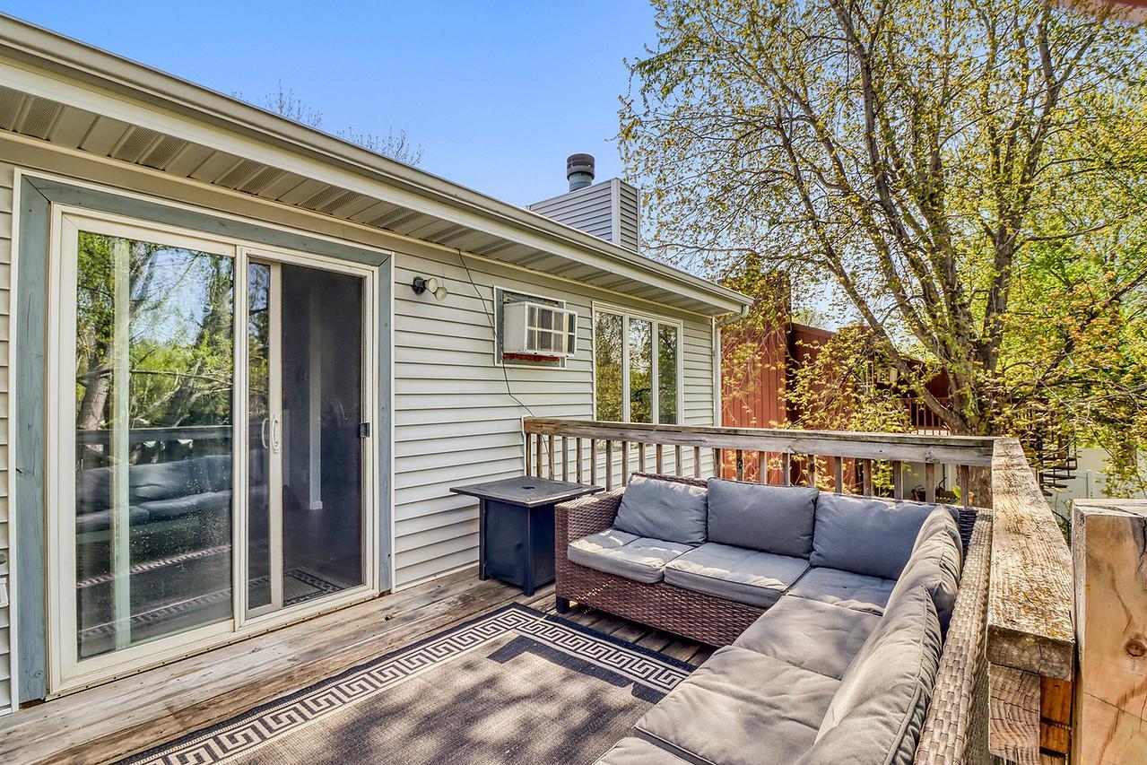 Backyard_deck1_1-1280.JPG