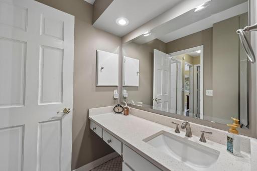 28 Birnamwood Drive, Burnsville, MN 55337