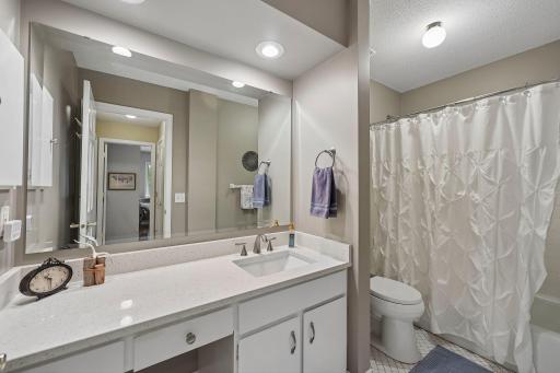 28 Birnamwood Drive, Burnsville, MN 55337