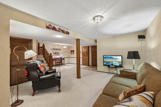 28 Birnamwood Drive, Burnsville, MN 55337