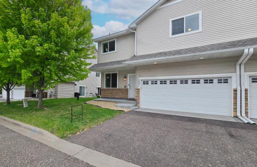 1283 County Road D Circle E, B, Saint Paul, MN 55109