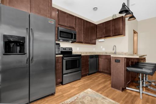 1283 County Road D Circle E, B, Saint Paul, MN 55109
