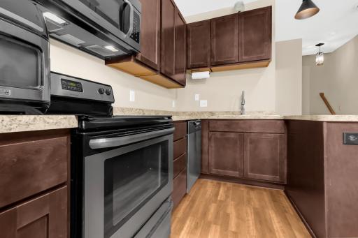 1283 County Road D Circle E, B, Saint Paul, MN 55109