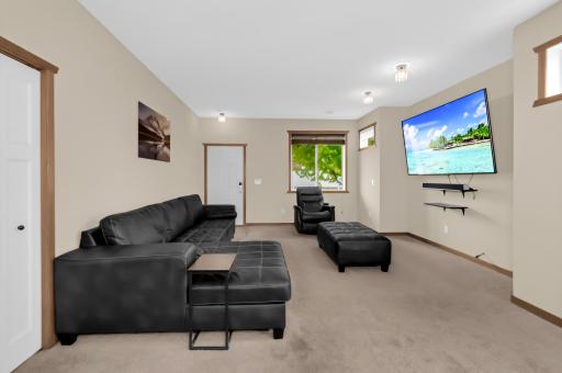 1283 County Road D Circle E, B, Saint Paul, MN 55109
