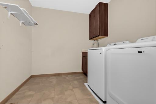 1283 County Road D Circle E, B, Saint Paul, MN 55109