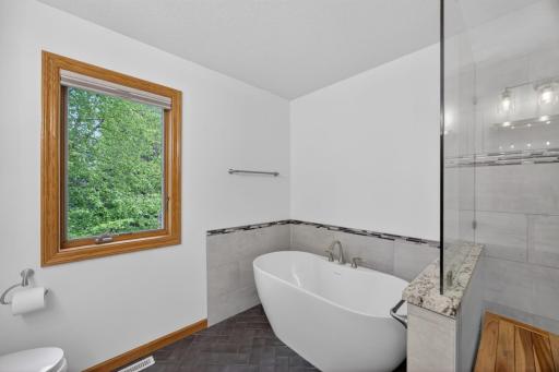 2937 Oakview Drive NE, Rochester, MN 55906