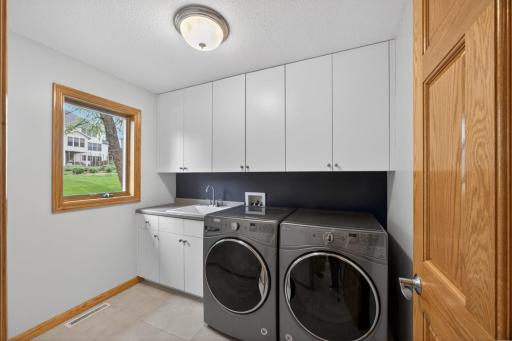 2937 Oakview Drive NE, Rochester, MN 55906