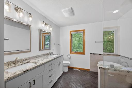 2937 Oakview Drive NE, Rochester, MN 55906