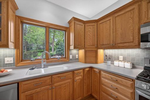 2937 Oakview Drive NE, Rochester, MN 55906