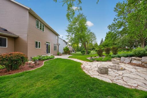 2937 Oakview Drive NE, Rochester, MN 55906