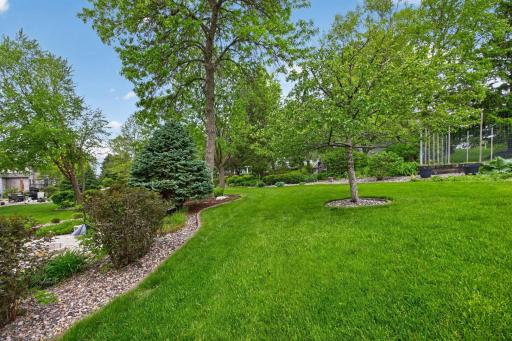 2937 Oakview Drive NE, Rochester, MN 55906