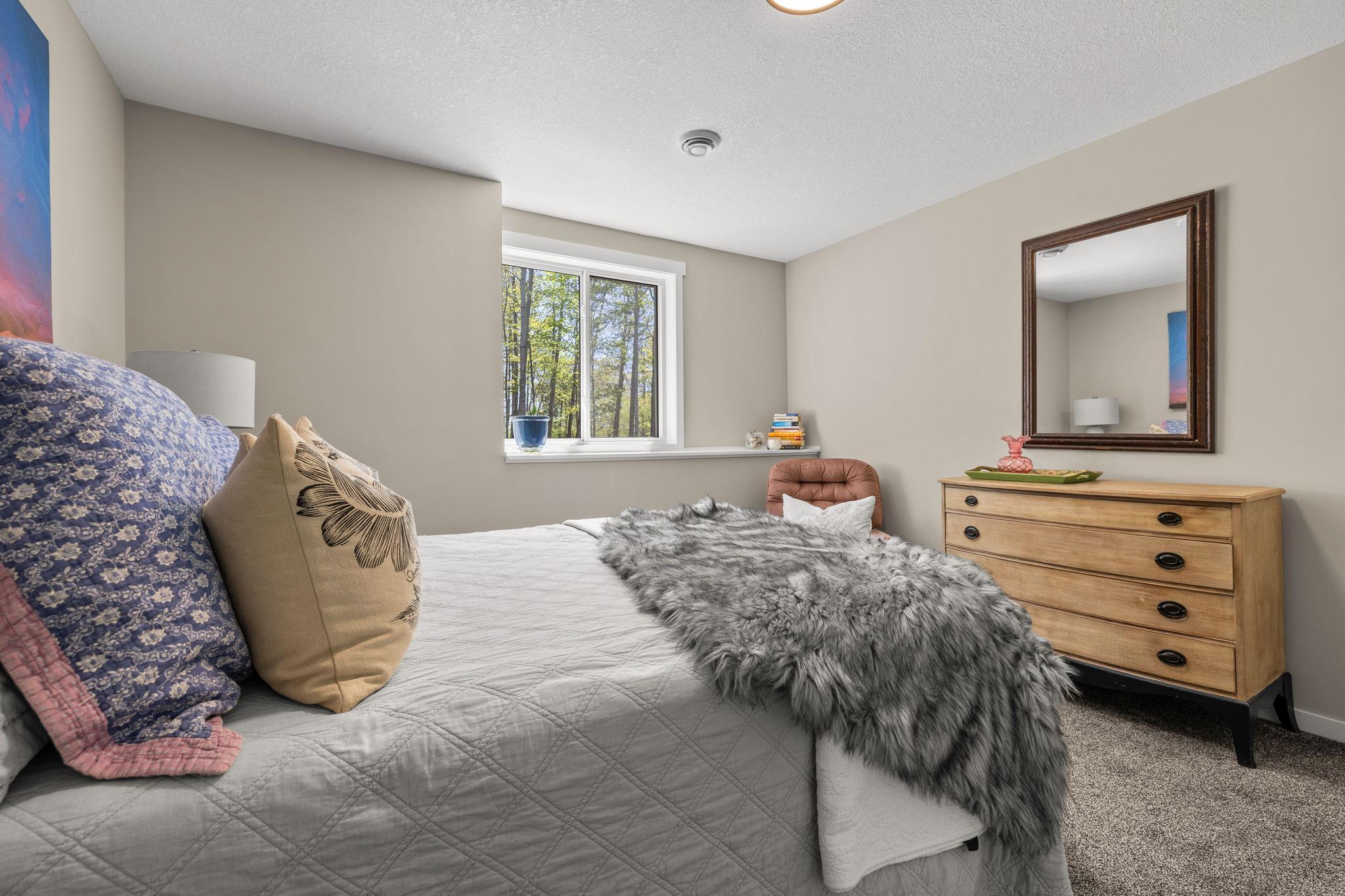 65-web-or-mls-19151 Shamrock Ln-295.jpg