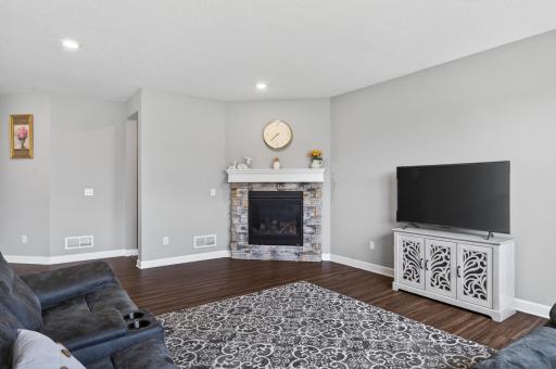 1559 Edgebrook Lane, Carver, MN 55315