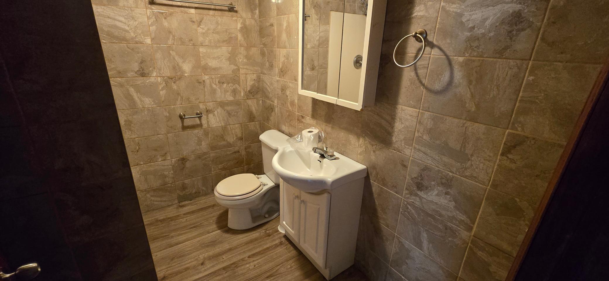 Lower.tile.bath.jpg