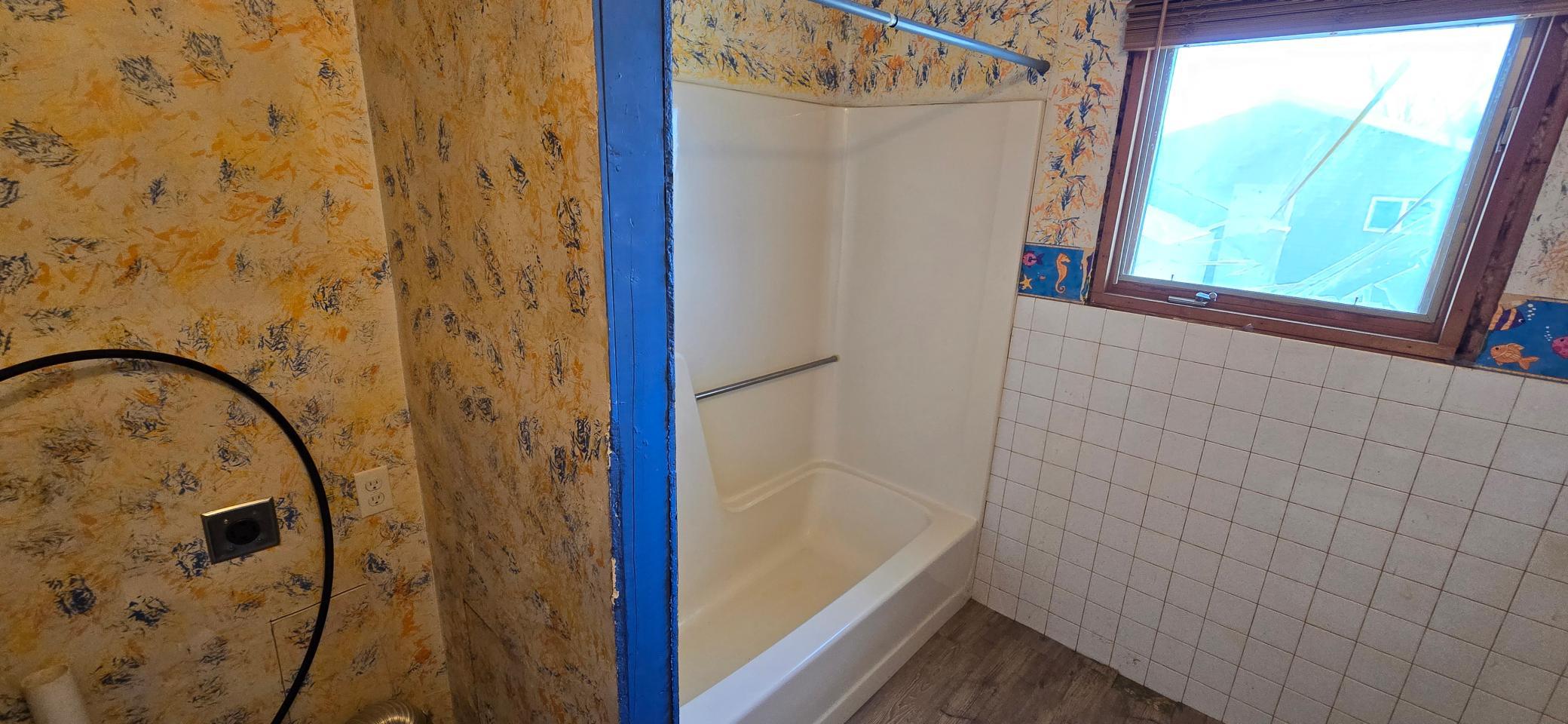 upper.bath.tub.jpg