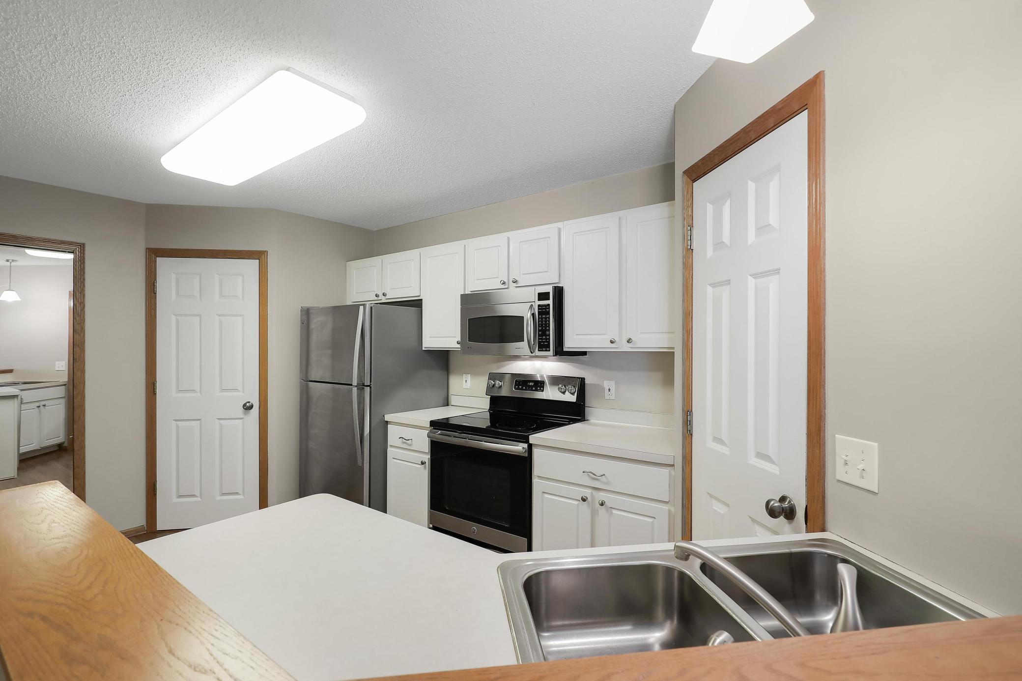 8710Photography-Web-Friendly-15981-Flotilla-Trail-Apple-Valley-MN-55124-55124-16.jpg