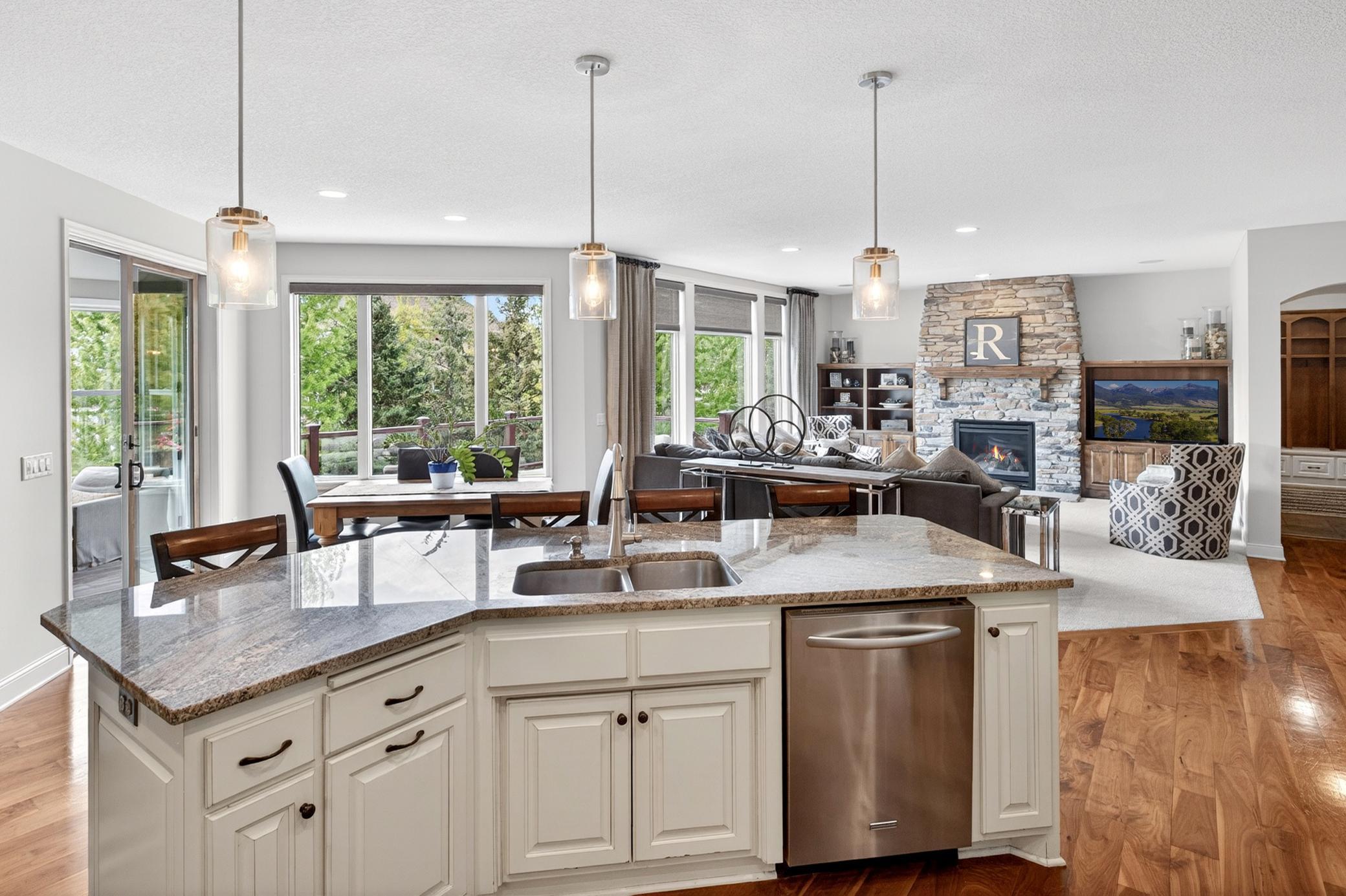 24 Kitchen 5 (1).jpg