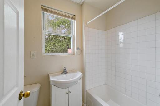 985 5th Street E, Saint Paul, MN 55106