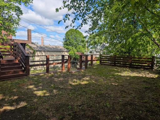 Nice Landing for Entertaining, right off the deck/kitchen