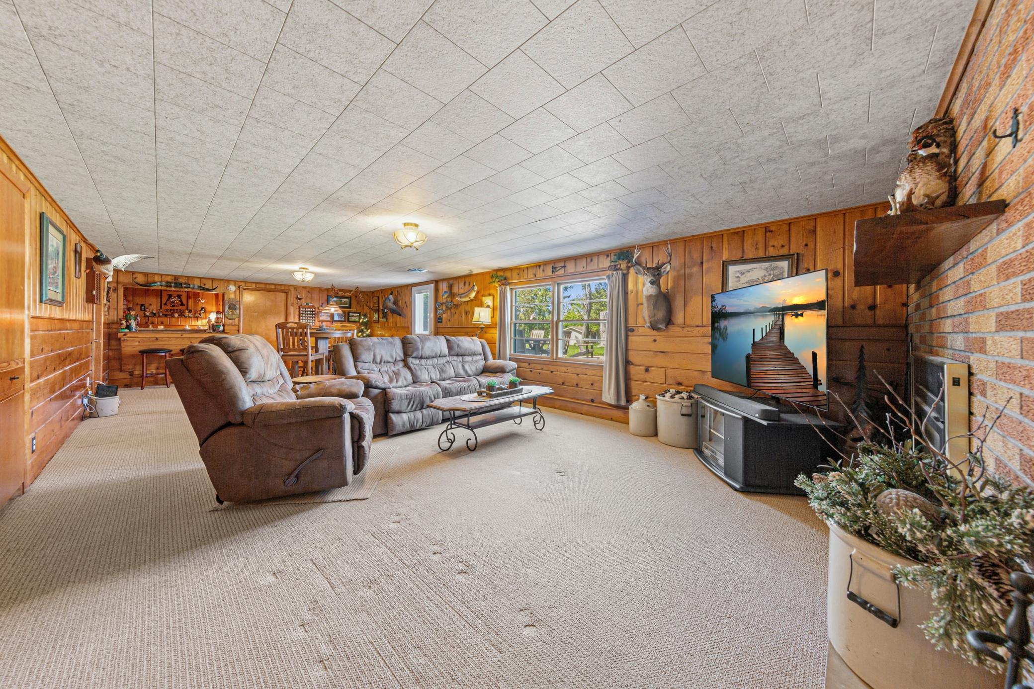 40 family room_lower.jpg