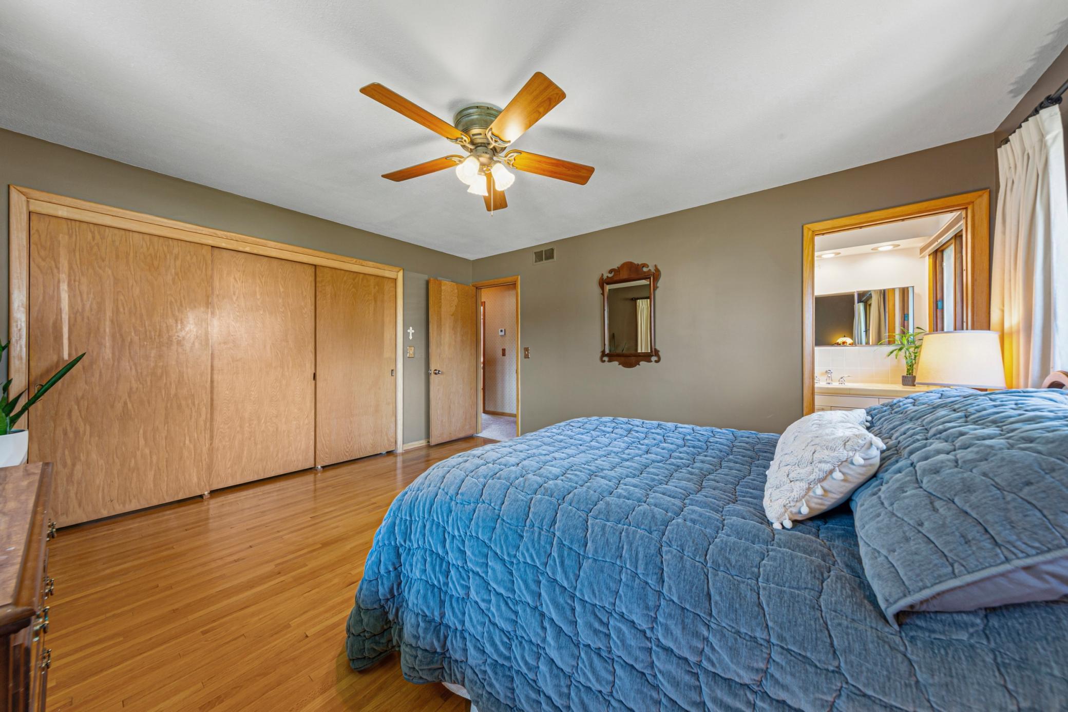 31 main bedroom.jpg