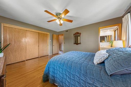 31 main bedroom.jpg