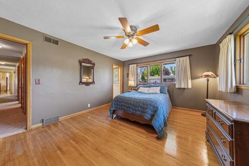 30 main bedroom.jpg