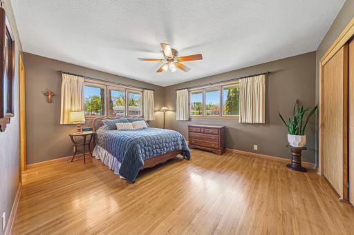 29 main bedroom.jpg