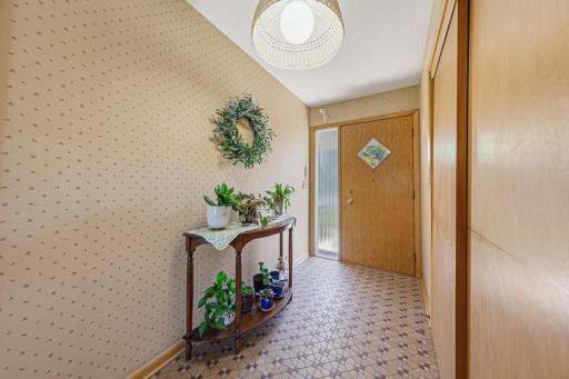10 entry_foyer.jpg