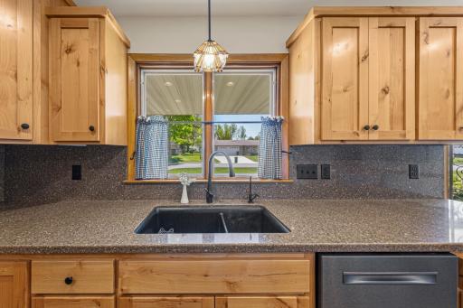23 kitchen.jpg