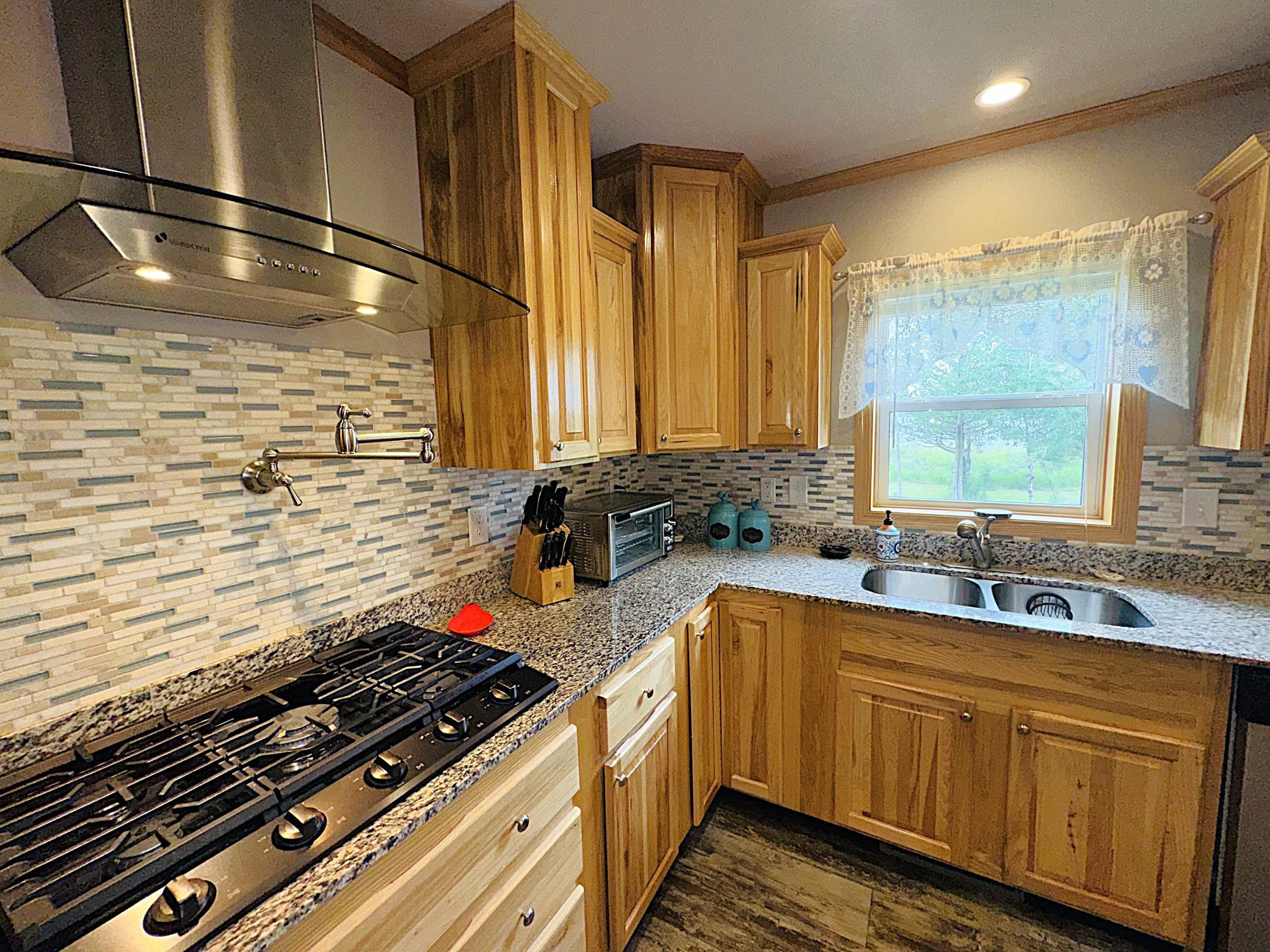 Kitchen Stove Area.JPG