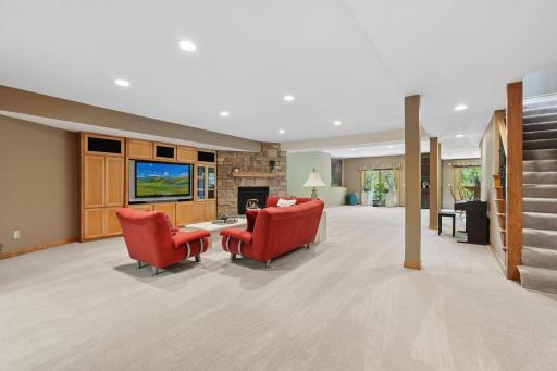 18751 Knollwood Circle, Lakeville, MN 55044