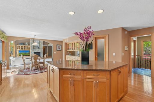 18751 Knollwood Circle, Lakeville, MN 55044