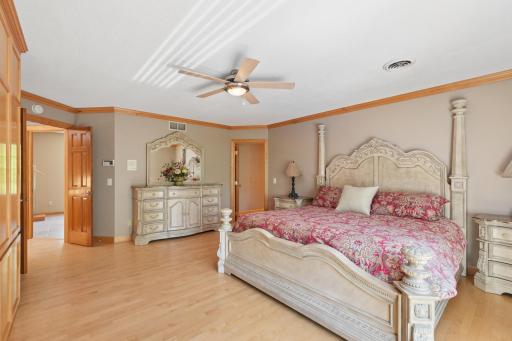 18751 Knollwood Circle, Lakeville, MN 55044