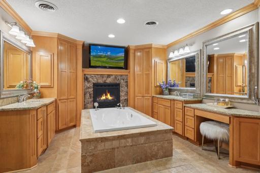 18751 Knollwood Circle, Lakeville, MN 55044