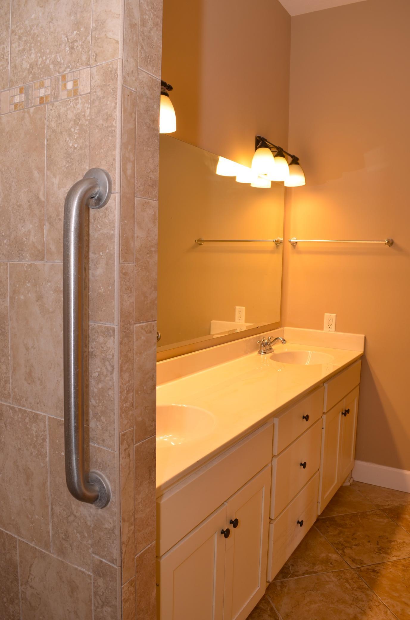 19 Owners bath