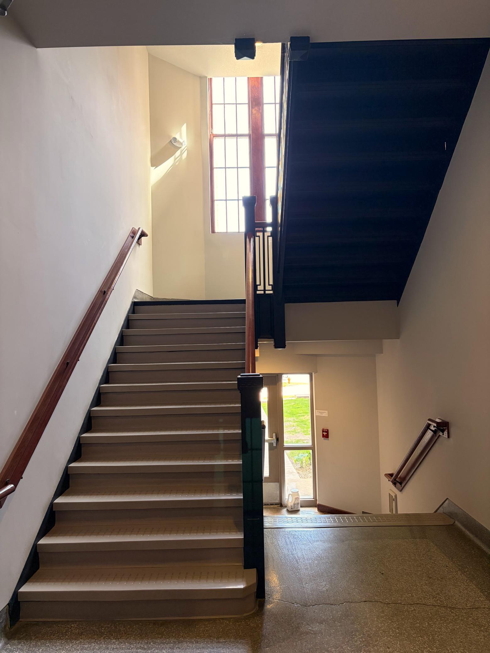46 Staircase near unit entrance