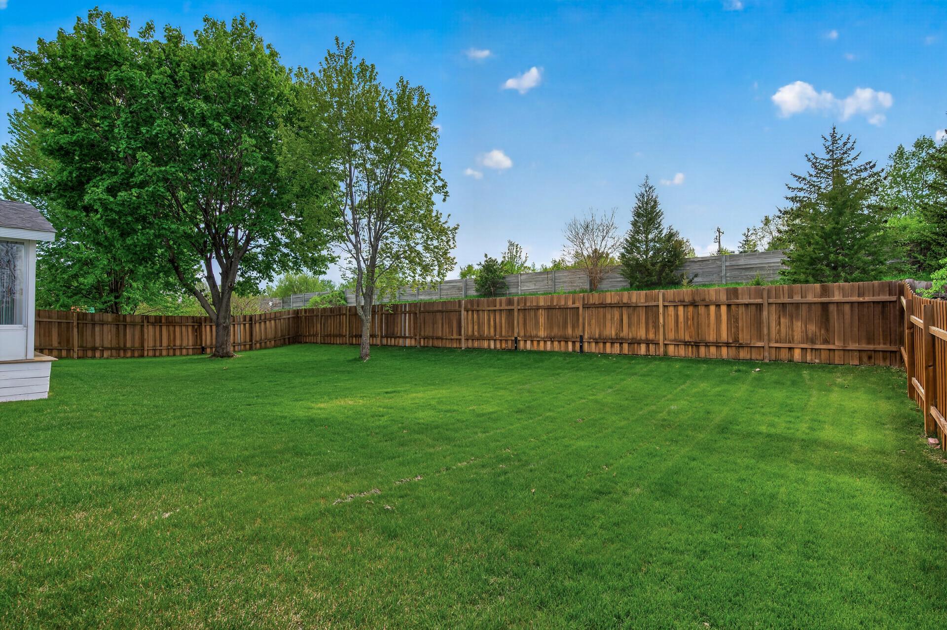 Cedar privacy fence (clear cut)