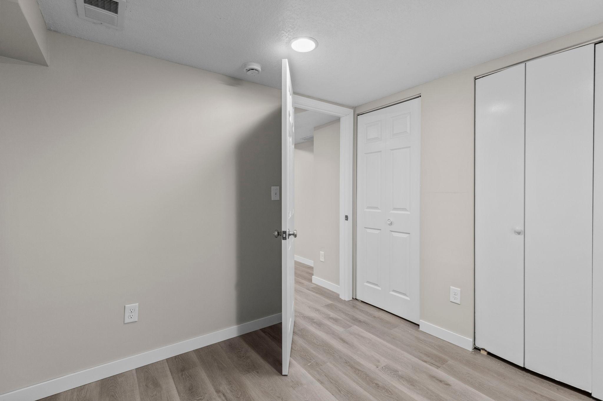 39-web-or-mls-1633 Sherwood Ave-114.jpg
