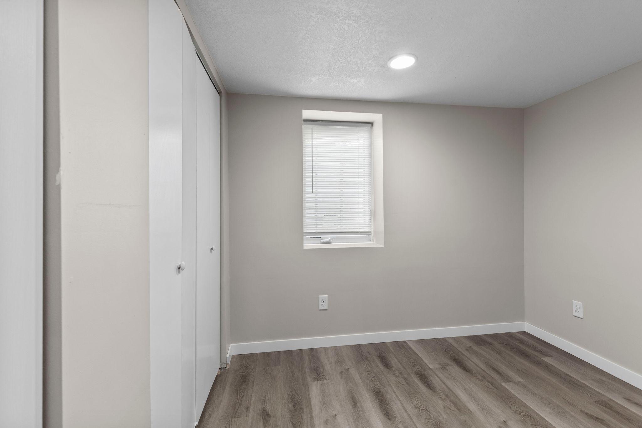 38-web-or-mls-1633 Sherwood Ave-111.jpg