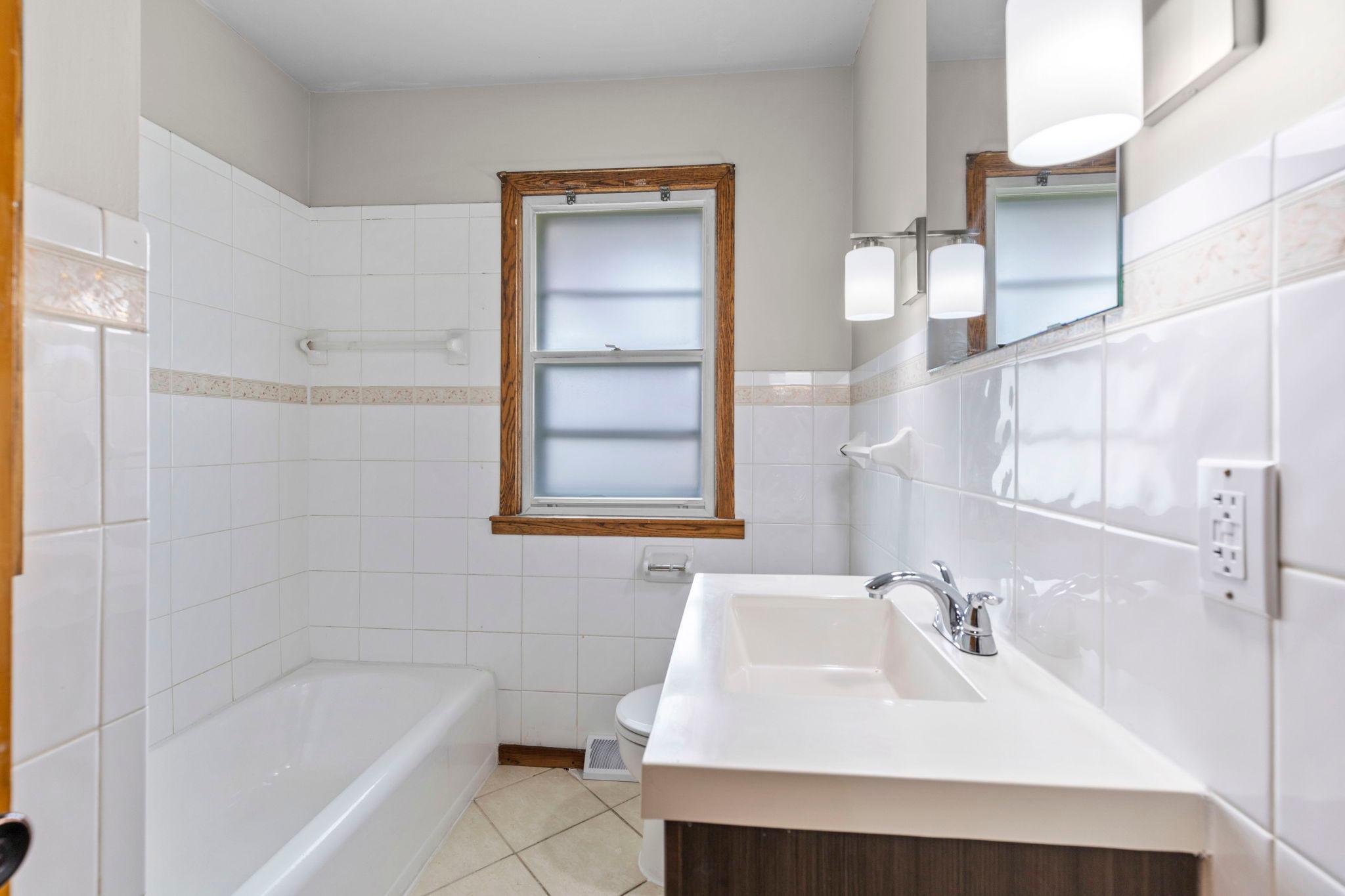 22-web-or-mls-1633 Sherwood Ave-45.jpg