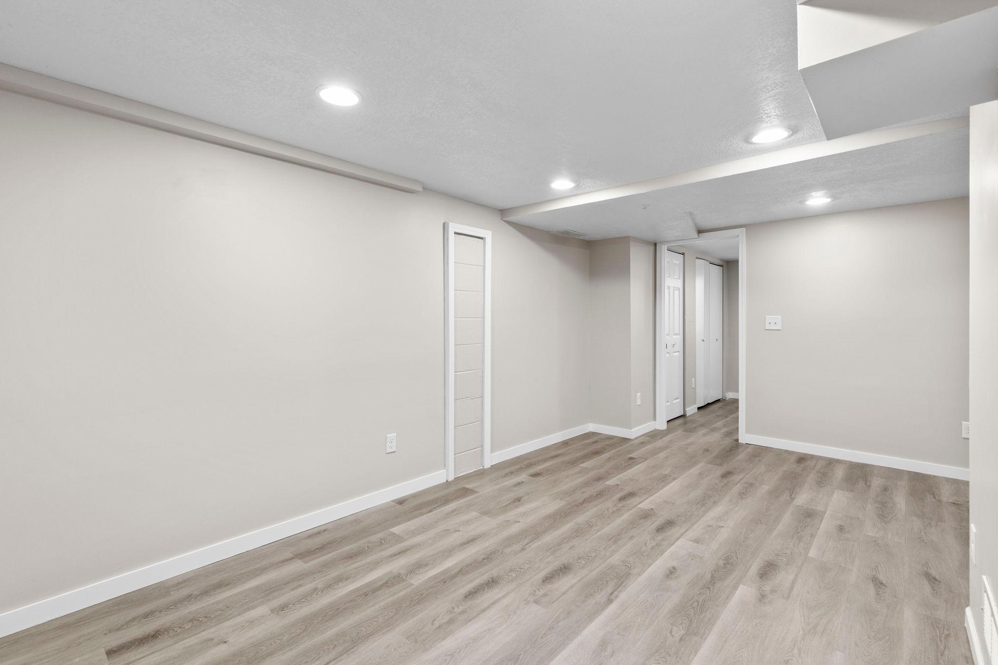 32-web-or-mls-1633 Sherwood Ave-90.jpg