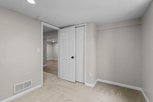 1633 Sherwood Avenue, Saint Paul, MN 55106
