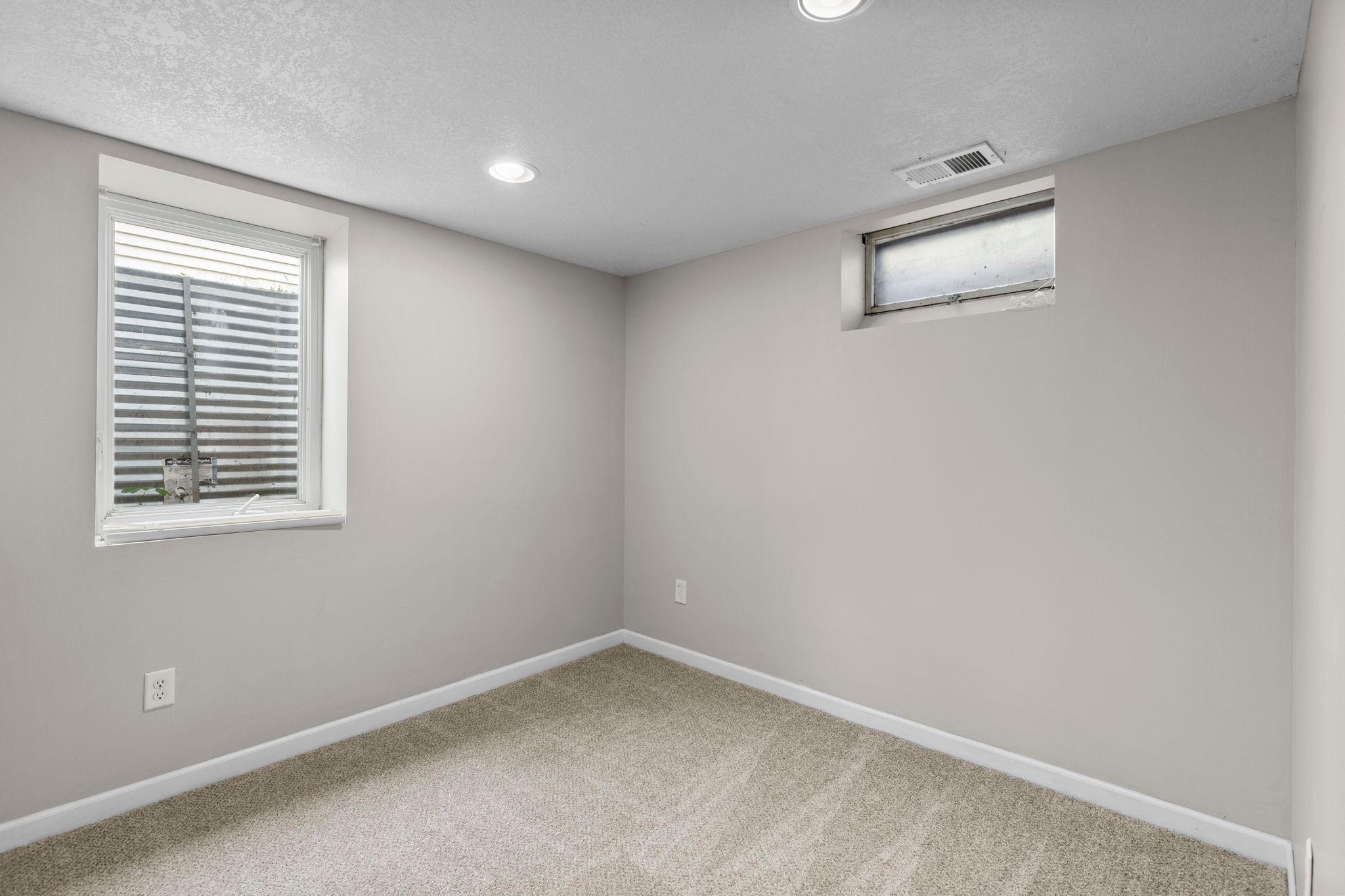 35-web-or-mls-1633 Sherwood Ave-102.jpg