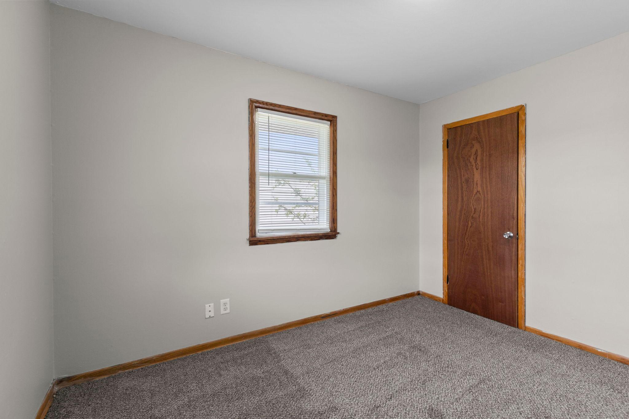 25-web-or-mls-1633 Sherwood Ave-54.jpg