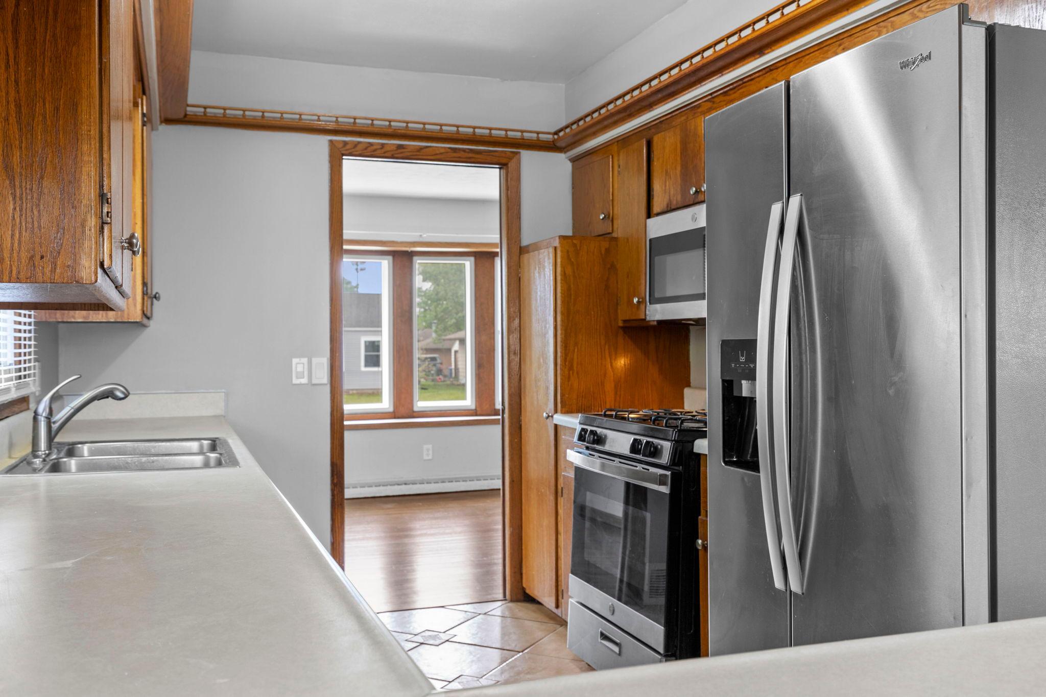 13-web-or-mls-1633 Sherwood Ave-18.jpg
